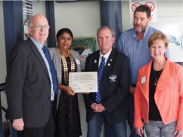 (L-R) Mayor Leo Hauville, outgoing South West Rocks Rotary President
Muni Osborne, South West Rocks Rotary Member John Roydhouse, South West
Rocks Surf Life Saving Club President Rod McDonagh and incoming South West
Rocks Rotary President Kym Clyma. Picture supplied Brienna Elford 