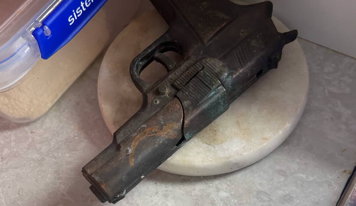 Police located and seized an imitation firearm during an arrest in Kempsey. Picture supplied by NSW Police