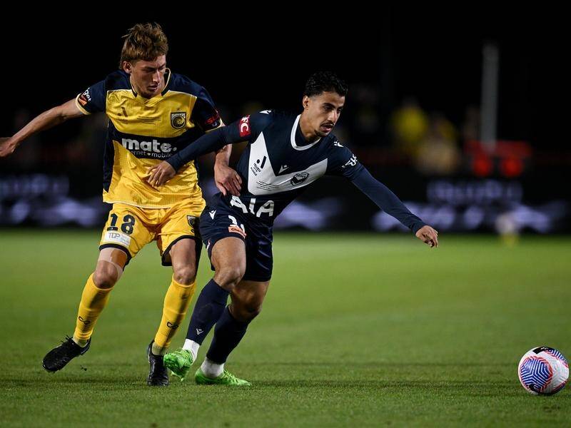 Daniel Arzani (right) turned in a stellar performance for Melbourne Victory in the ALM grand final. (Dan Himbrechts/AAP PHOTOS)